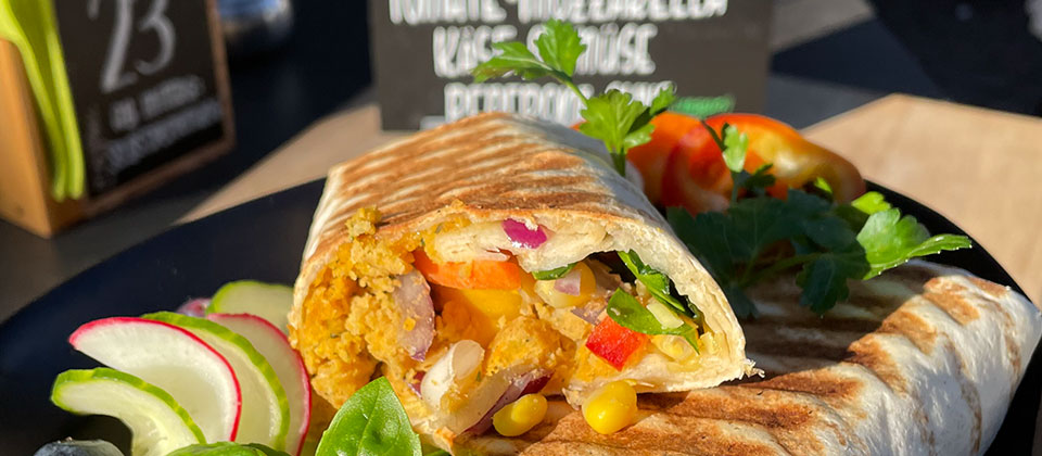 Wrap aufgeschnitten auf Teller
