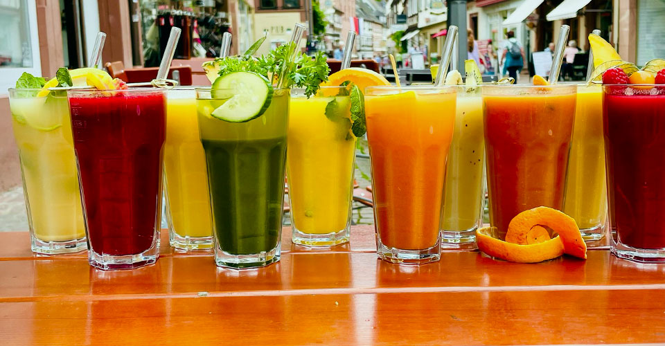 roter und grüner saft